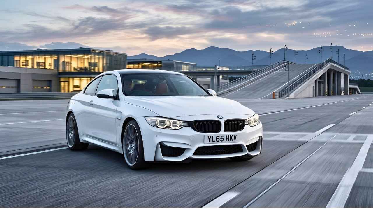 BMW M4 Competition Coupé Blanco: Potencia Deportiva y Diseño Elegante